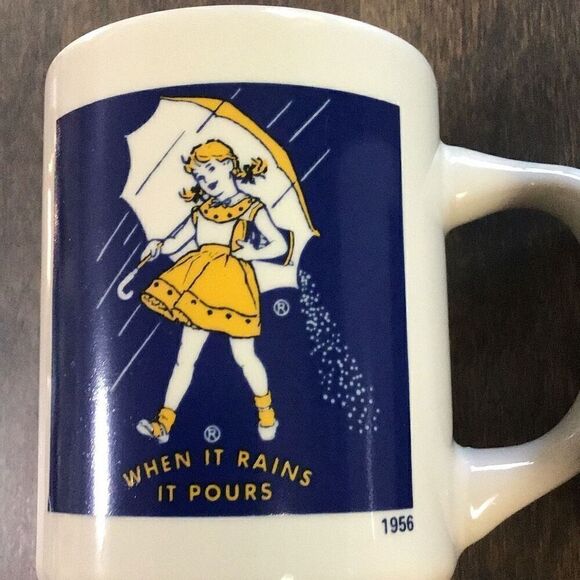 Vintage 1956 & 68 Morton Salt “when it rains it pours” coffee mugs - Picture 3 of 4